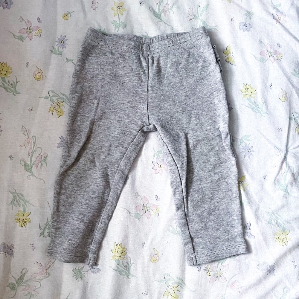3/$12 Gray Carters Ruffle Bottom Pants 6-12m